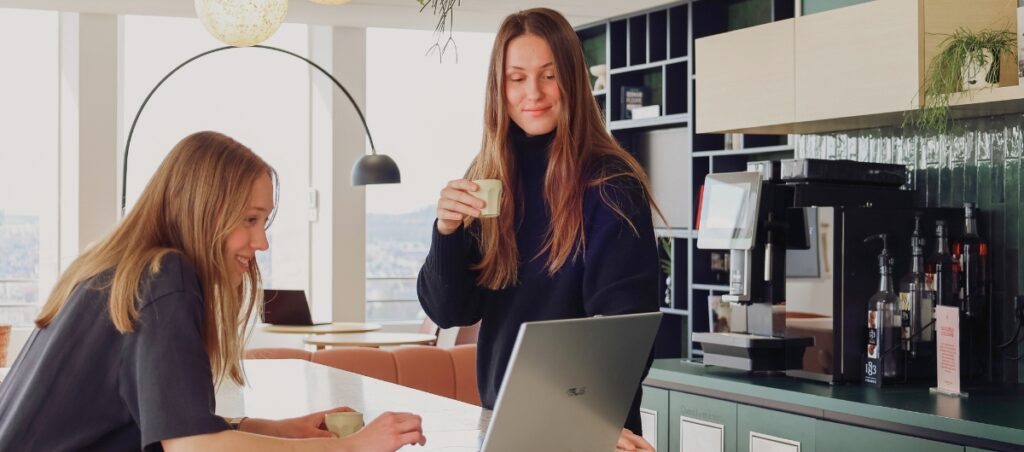 Pleyce ambiance machine à café au travail